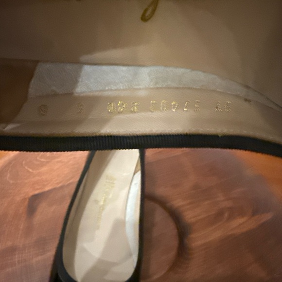 Salvatore Ferragamo Pumps Size 7  6.5? BLK Enamel Leather - Picture 4 of 16